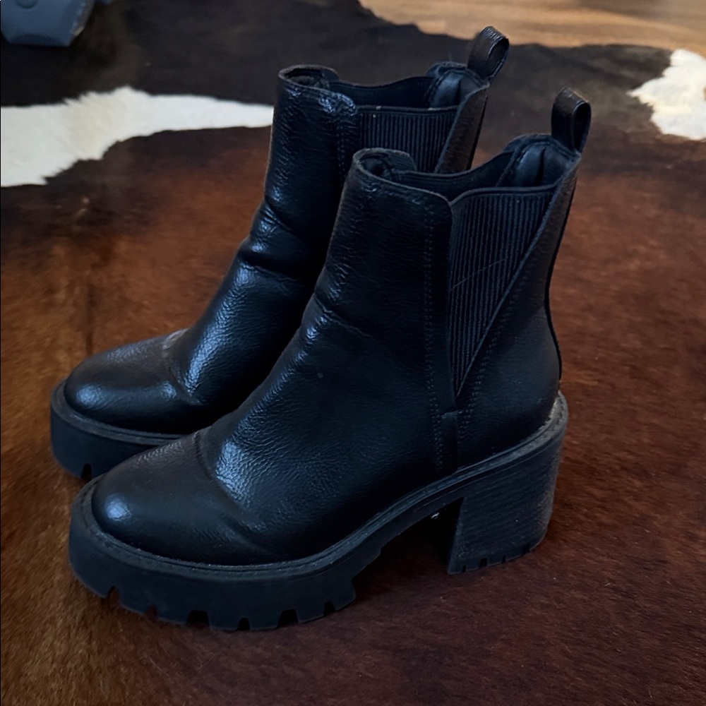 MIA Black Ankle Booties - Picture 2 of 2